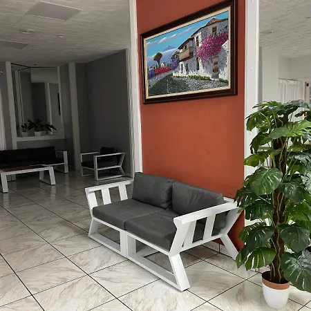 Apartman En Playa Jardin